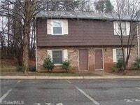 Building Photo - Move-In Ready 2BR/1.5BA End-Unit Townhouse...