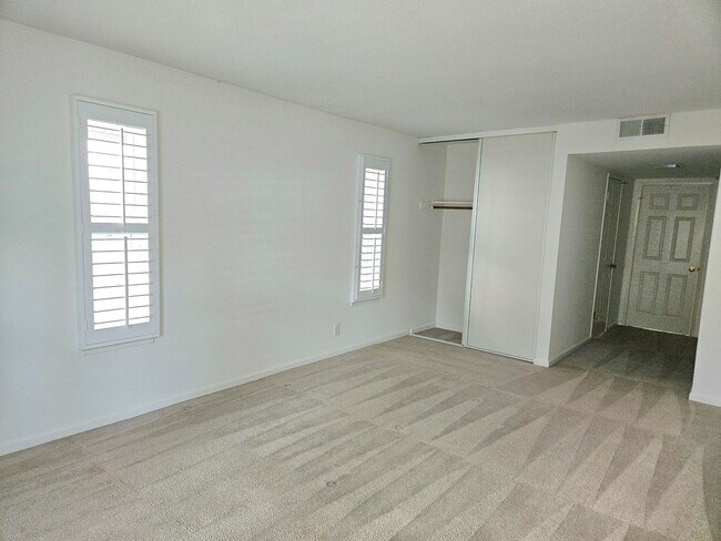 Building Photo - Superb Location for this Spacious 2 Bedroom 1.5 Bath Campbell Townhouse