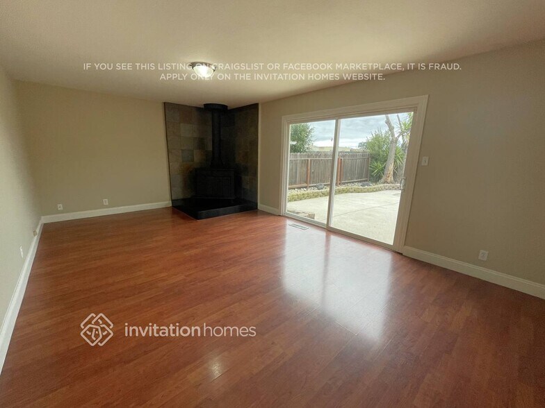 Building Photo - 3343 Hacienda Way