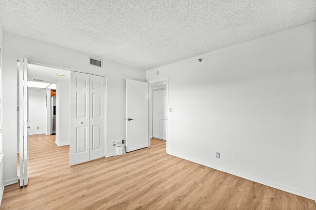 Building Photo - 6662 Boca Del Mar Dr