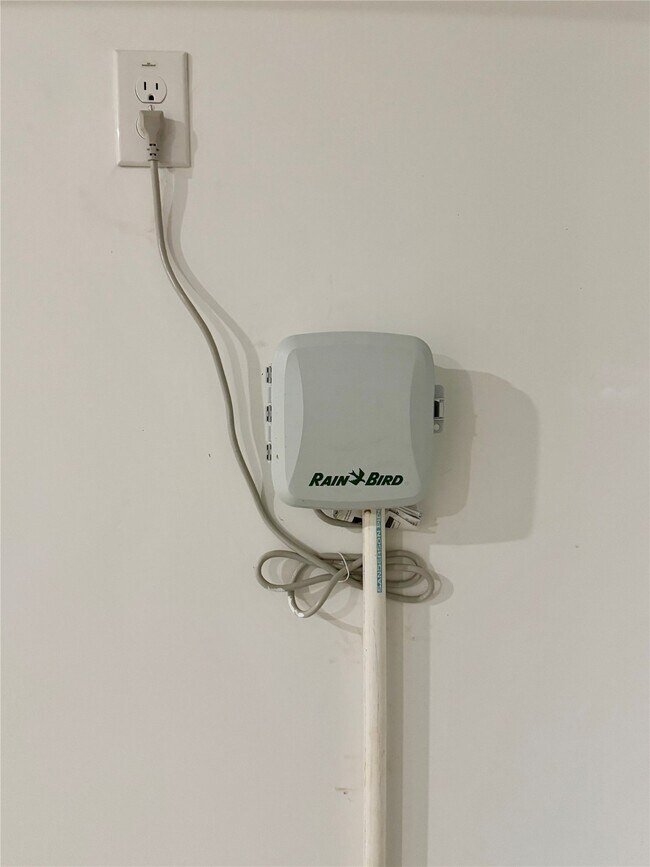 Building Photo - 5835 Majestic Sky Dr