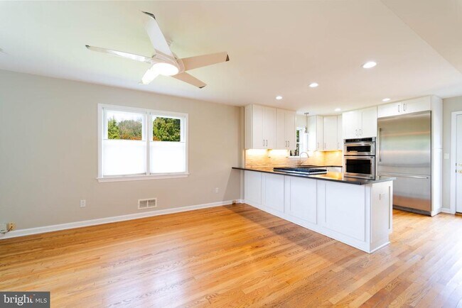 Building Photo - 610 Valley Brook Dr