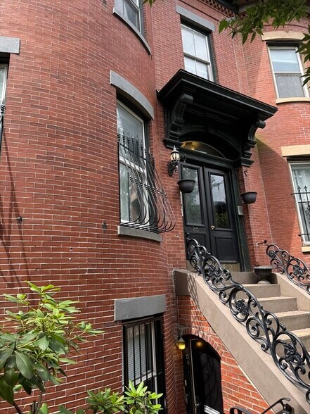 Building Photo - 85 E Brookline St