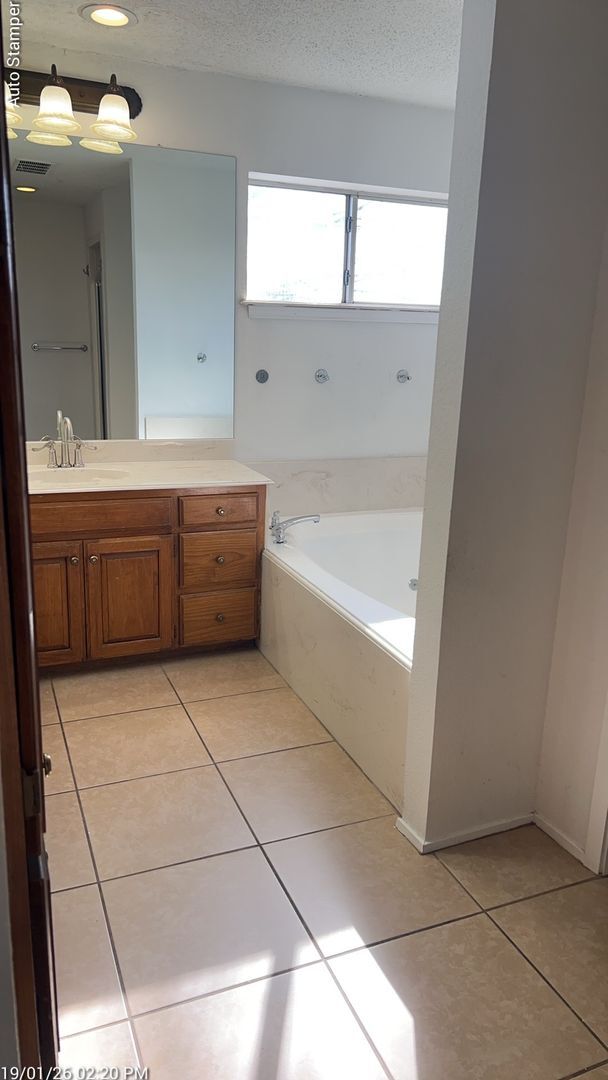 Building Photo - 905 Rose St