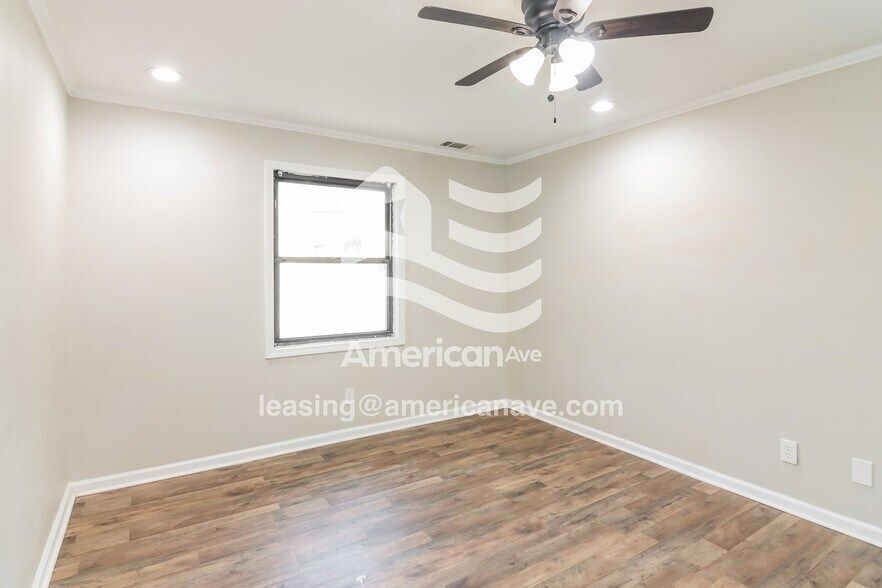 Building Photo - 856 Barklay Way