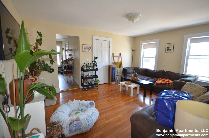 Building Photo - 53 West Seventh St. Unit 3