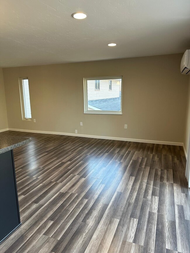 Building Photo - 1414 S Rebecca Ln