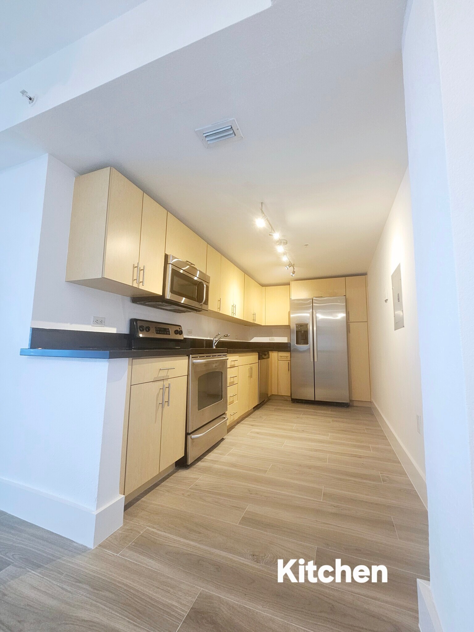 Building Photo - 7501 E Treasure Dr