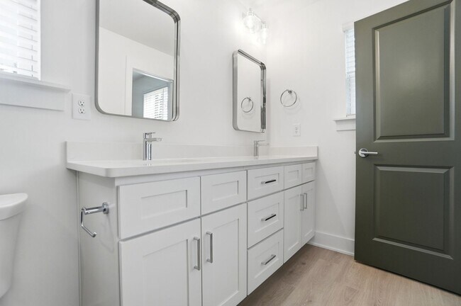 Building Photo - Bright & Modern New Construction Townhome