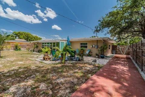 Building Photo - 10911 Cherokee Dr