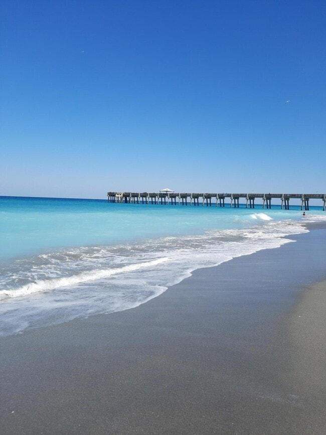 Building Photo - 1206 Mainsail Cir