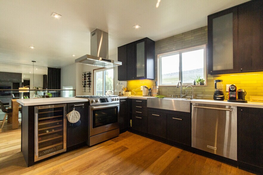 Kitchen - 5955 Fern St
