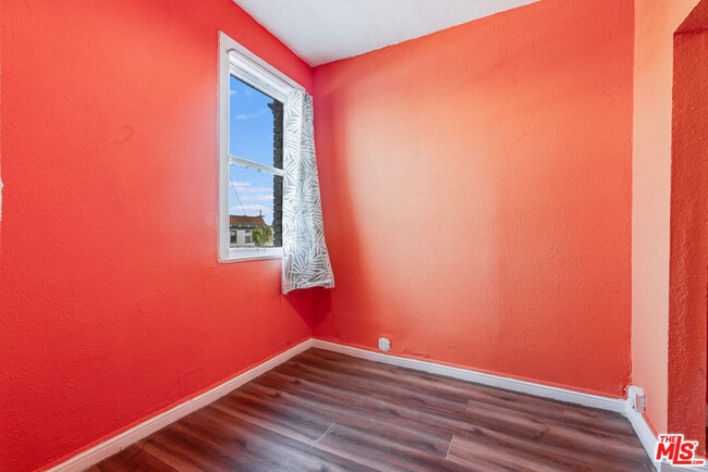 Building Photo - 256 W Florence Ave