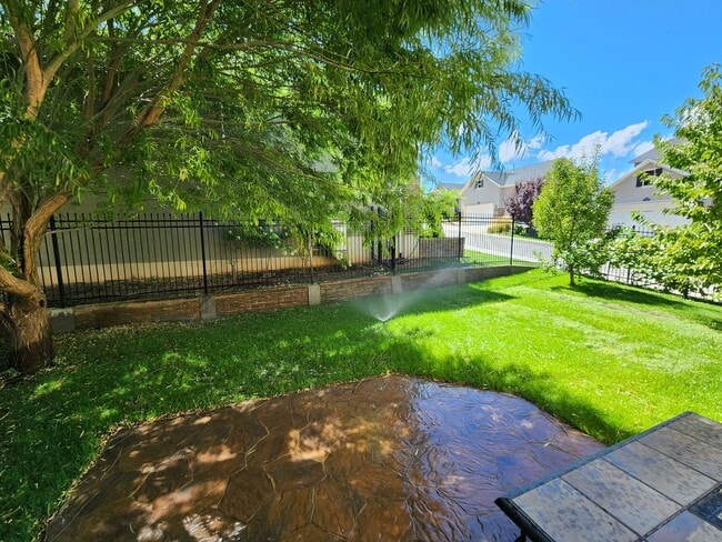 Building Photo - Luxury! 4 bdrm 3.5 bath HOUSE w/ Views! 2 car garage!