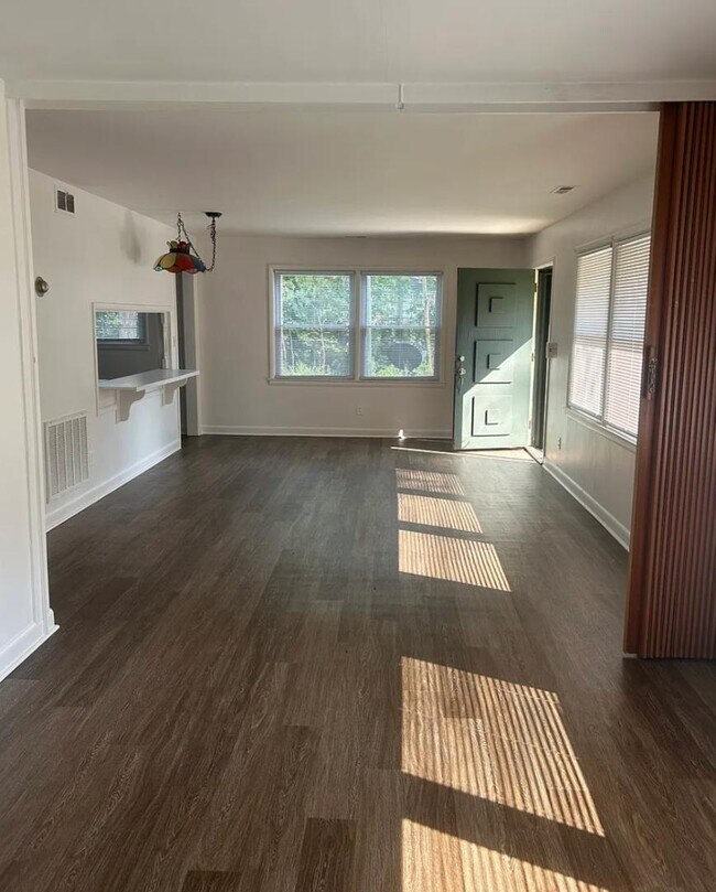 Building Photo - 917 Windy Ct