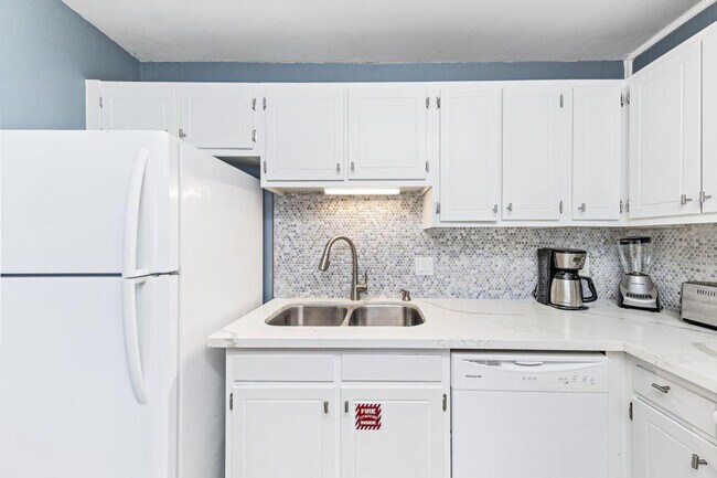 Building Photo - 667 Nautilus Ct