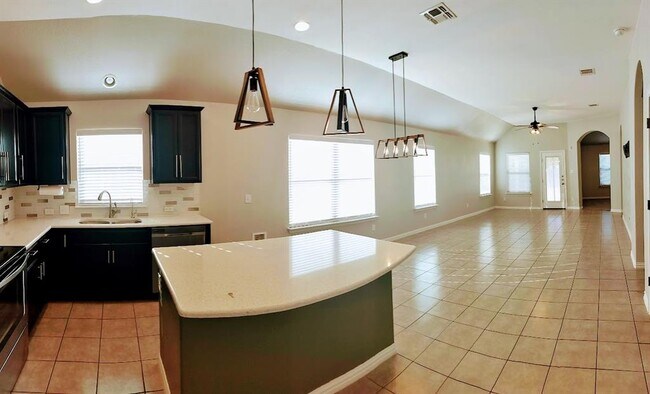 Building Photo - 1000 Farmhouse Dr