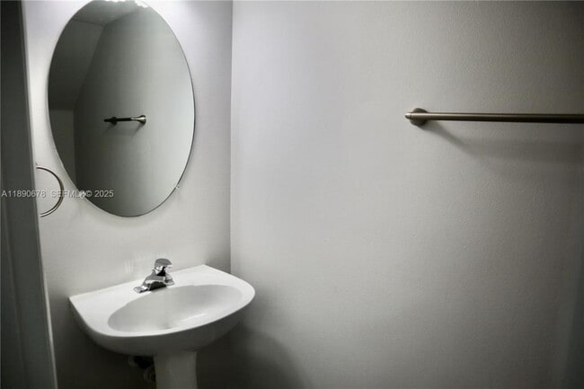 Building Photo - 8656 S Southgate Shores Cir