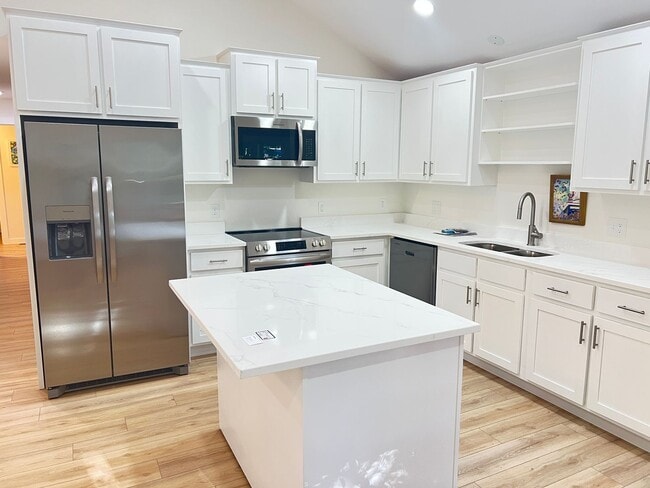 Building Photo - Pet Friendly, Remodeled Home in North Myrt...