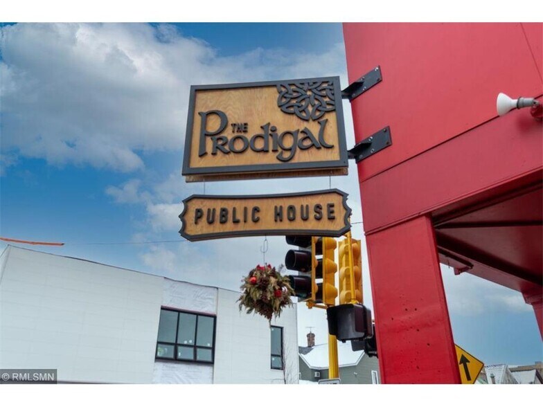 Building Photo - 2532 1st Ave S