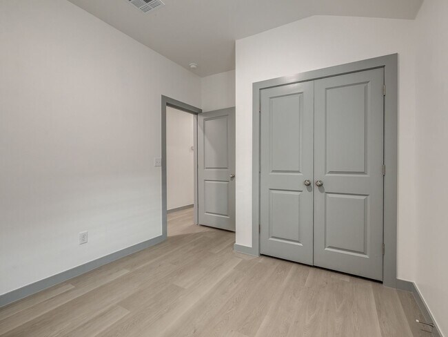 Building Photo - Beautiful New 3-Bed Duplex – Pet Friendly