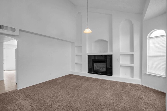 Building Photo - Cozy 3 bedroom 2 bath home in East El Paso! Special- No admin fee!