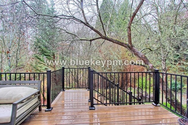 Building Photo - 5 Bed, 2.5 Baths Luxury Home in Murrayhill Near Cooper Mtn Parks