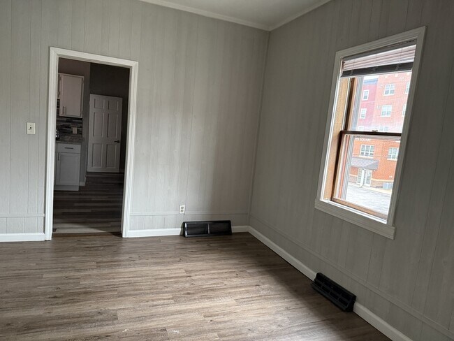 Building Photo - 310 1/2 Western Ave.