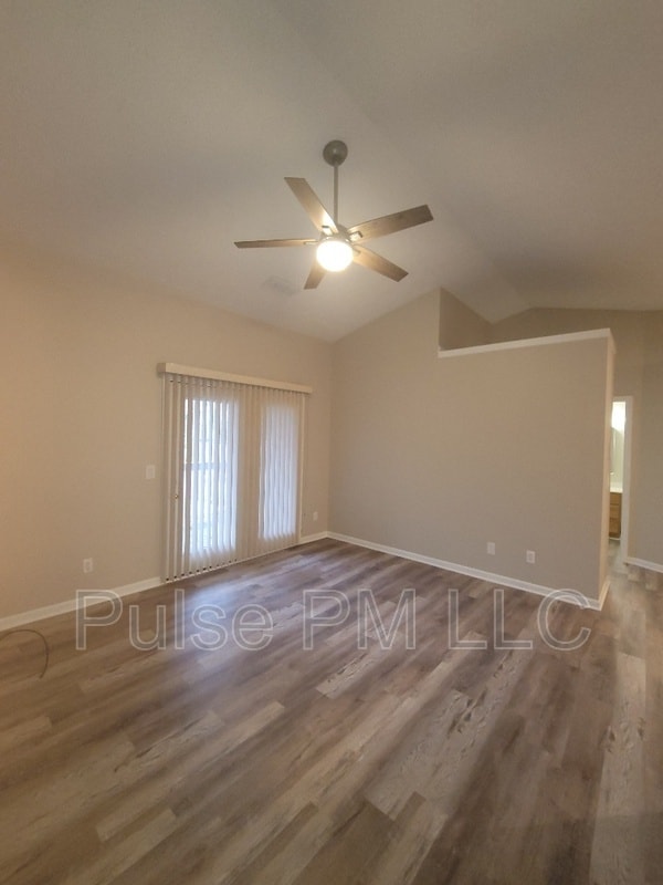 Building Photo - 2990 Sequoia Dr