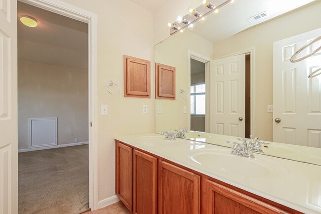 Building Photo - Immaculate Cedar Park home