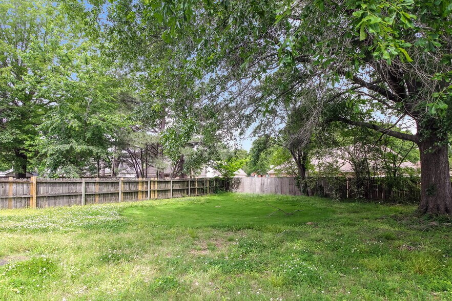 Building Photo - 8538 Overcup Oaks Dr