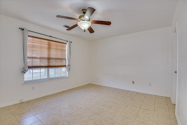 Building Photo - 110 Spring Oak Ln