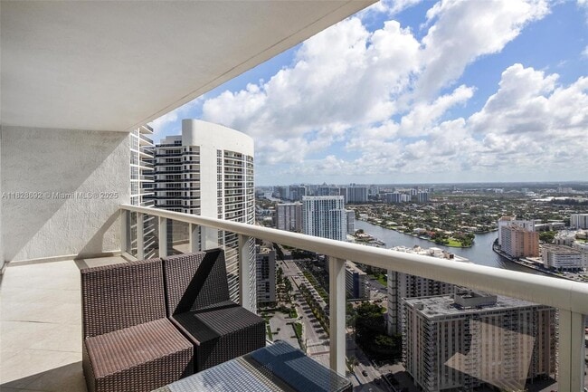 Building Photo - 1800 S Ocean Dr