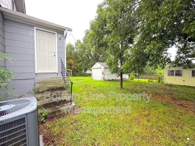 Building Photo - 1429 W Horah St