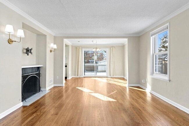 Building Photo - 2063 Inchcliff Rd