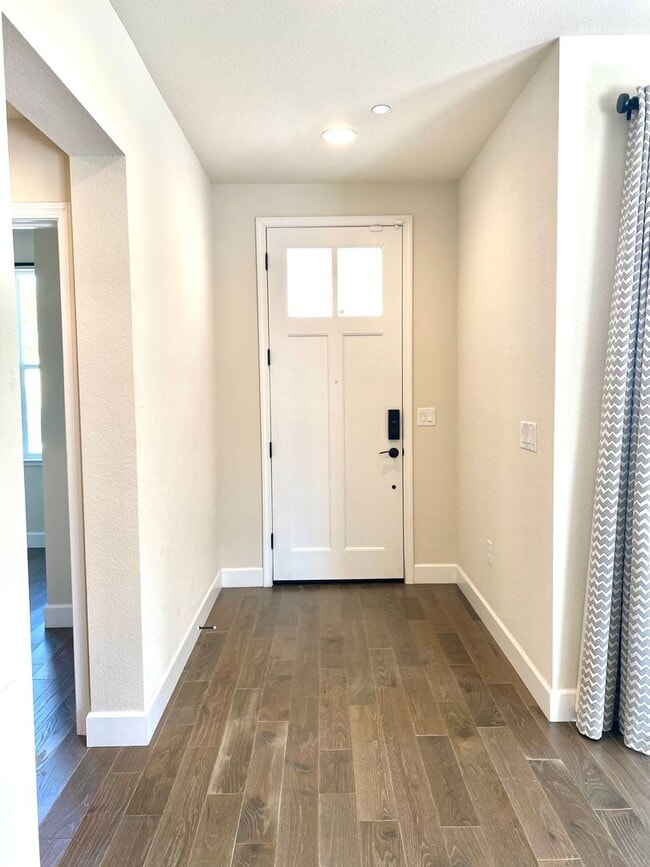 Building Photo - Stunning five bedroom in The Cannery
