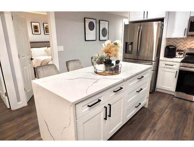 Building Photo - 2944 N Ridgeway Ave