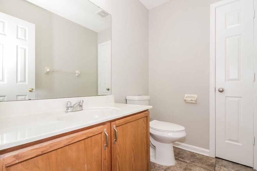 Building Photo - 1401 Carlton Ridge Dr