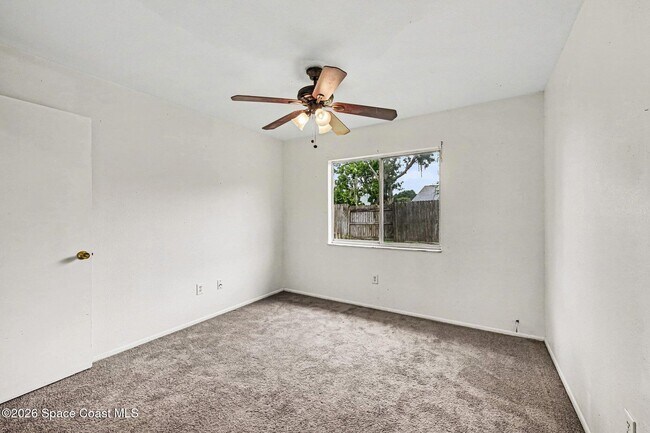 Building Photo - 1202 Linmoor Cir NE