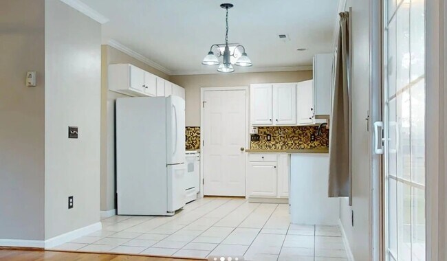 Building Photo - 10 Valley View Ct