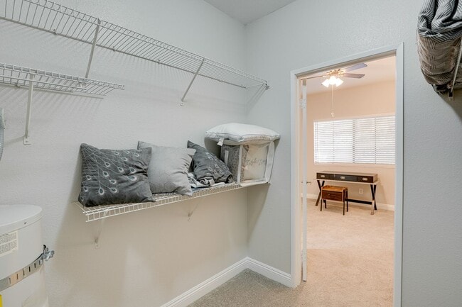 Building Photo - FURNISHED OR UNFURNISHED 2 BED 2 BATH NEAR...