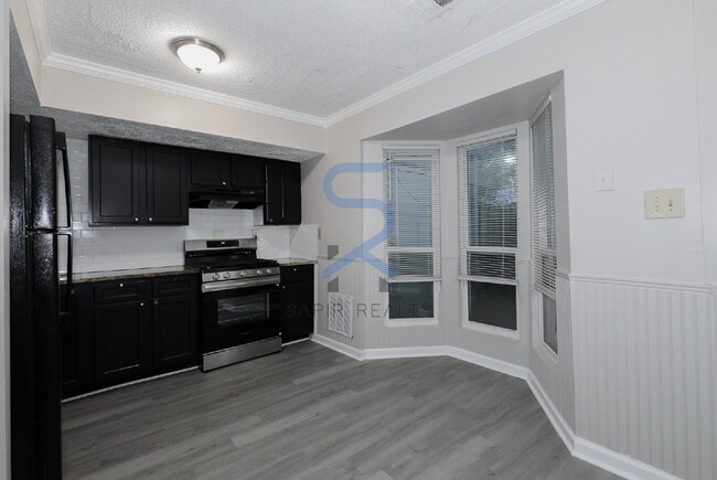 Building Photo - Move in before November 15th and choose yo...