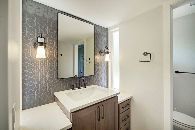 Building Photo - 4Bd/2.5Ba Kirkland House