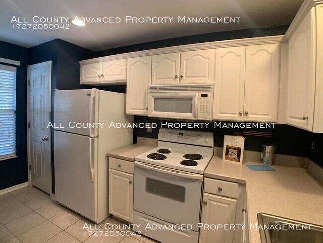 Building Photo - Waterford townhome for rent many amenities