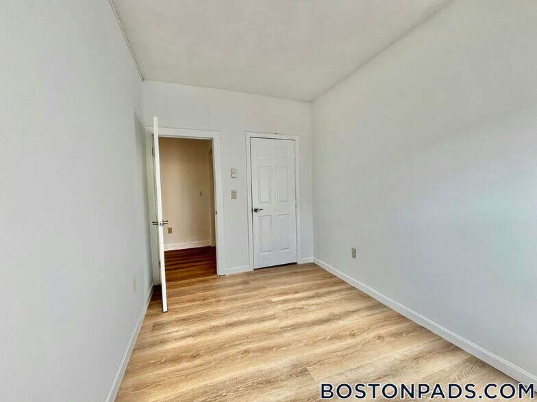 Building Photo - 111 Norway St