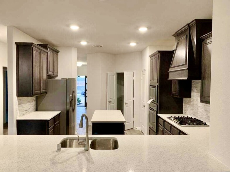 Building Photo - 3057 Maverick Dr