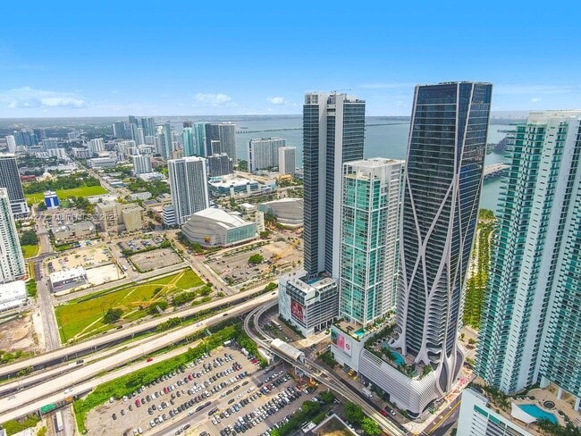Building Photo - 1000 Biscayne Blvd