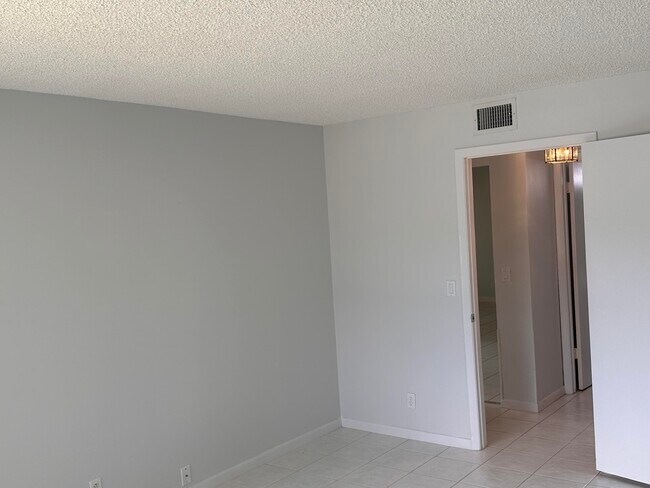 Building Photo - 3561 Tall Pine Way