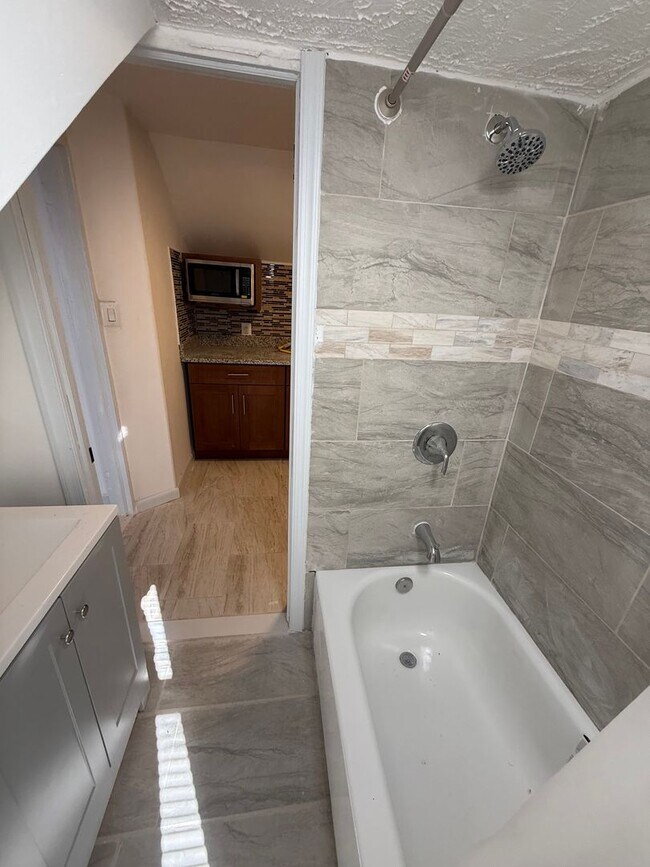 Building Photo - 6515 Rising Sun Ave