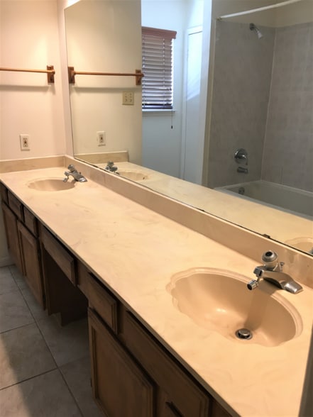 Building Photo - 12704 Hollandale Dr